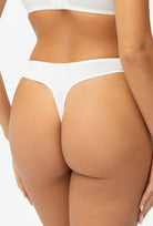 Białe stringi Jolie