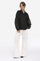 Czarna koszula z bufiastymi rękawami Alfi