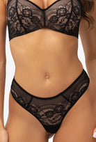 Czarne stringi Le chic