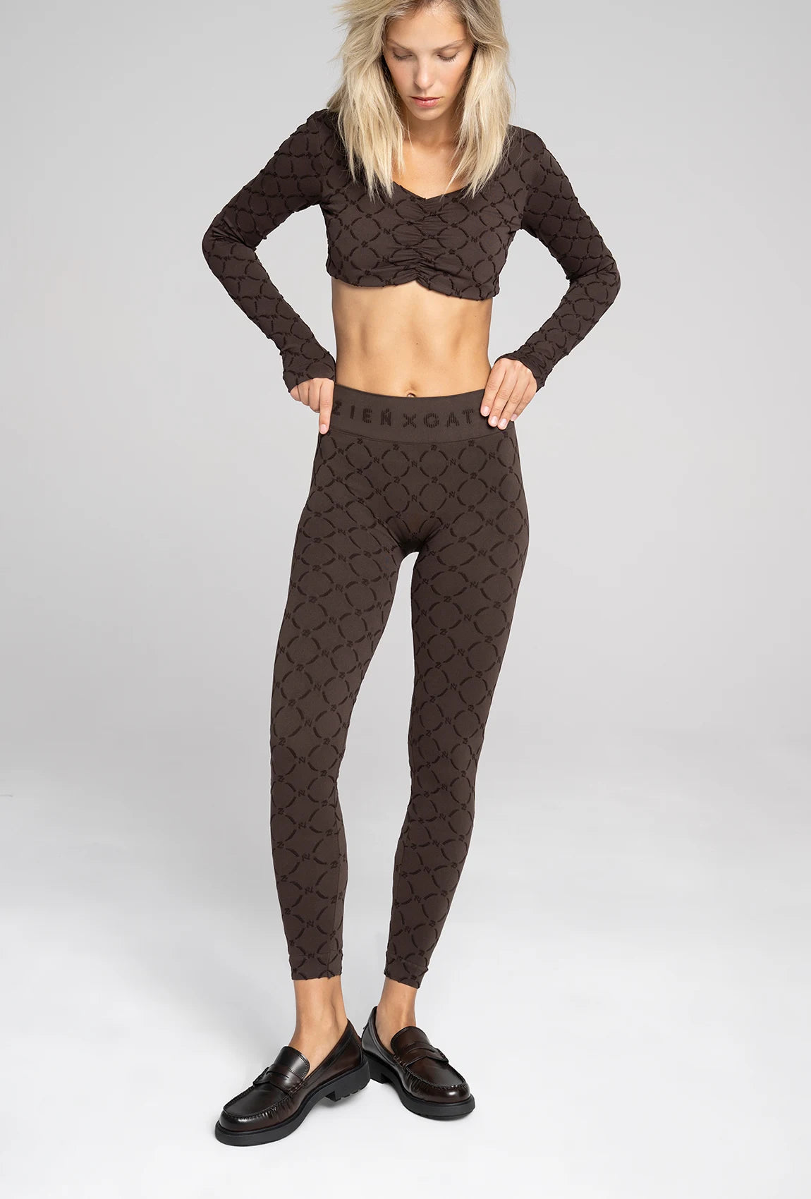 Brązowe legginsy Monogram z kolekcji Zień x Gatta - Gatta