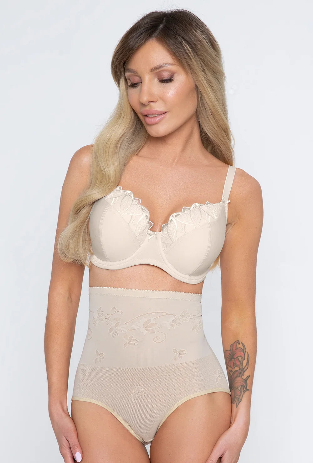 Modelujące majtki bikini z wysokim stanem Corrective - Gatta