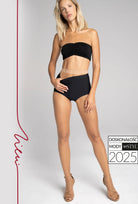 Gładkie beżowe rajstopy damskie Scarab z kolekcji Zień x Gatta