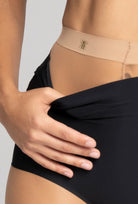 Gładkie beżowe rajstopy damskie Scarab z kolekcji Zień x Gatta