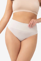 Modelujące stringi Correct Sensual Skin
