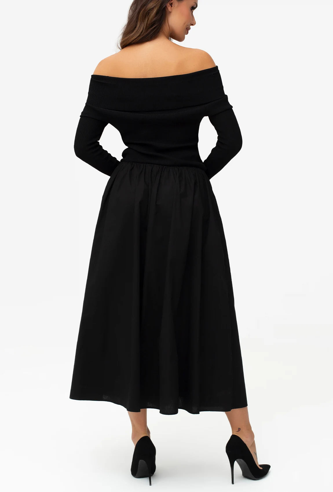 Czarna sukienka eksponująca ramiona Madame - Gatta