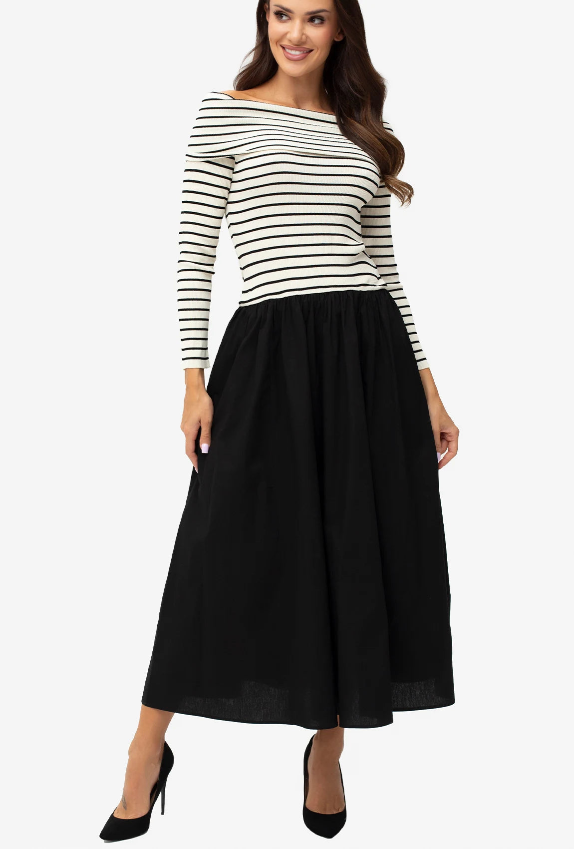 Sukienka eksponująca ramiona Madamme