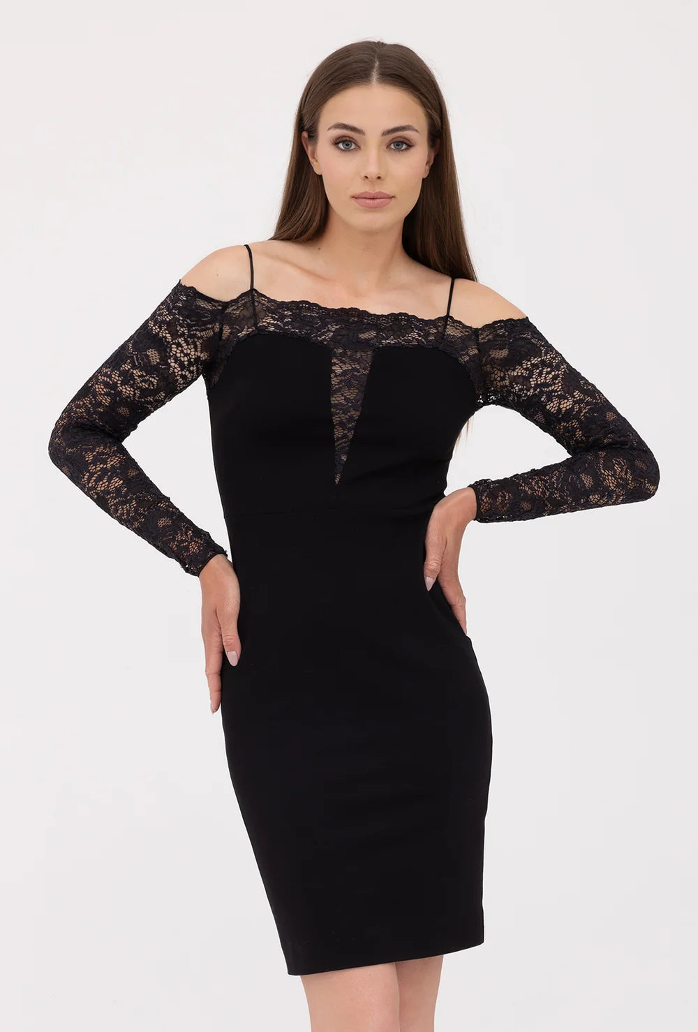 Sukienka z koronkowym dekoltem Vasaris