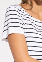 T-shirt w paski Adrienne