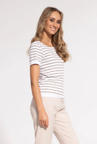 T-shirt w paski Adrienne